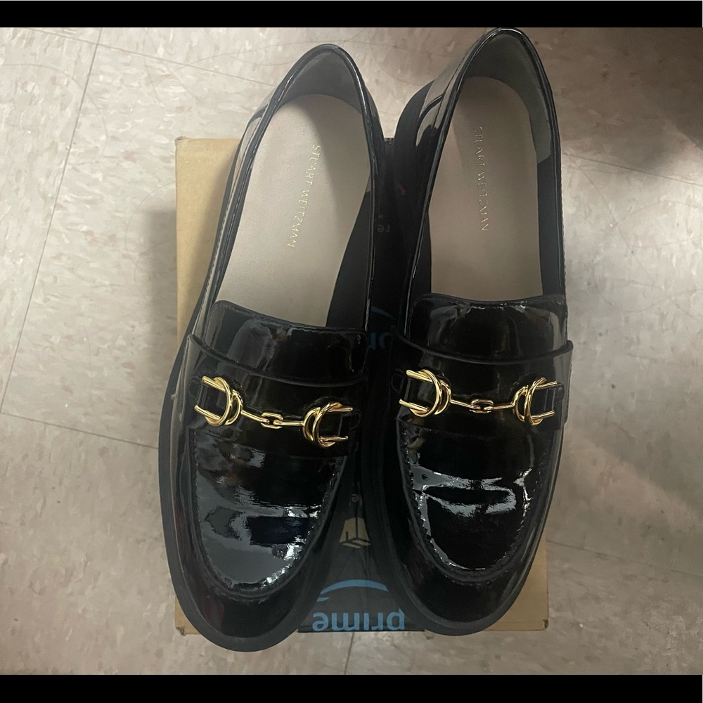 Brand new Stuart weitzman gold chain black loafer